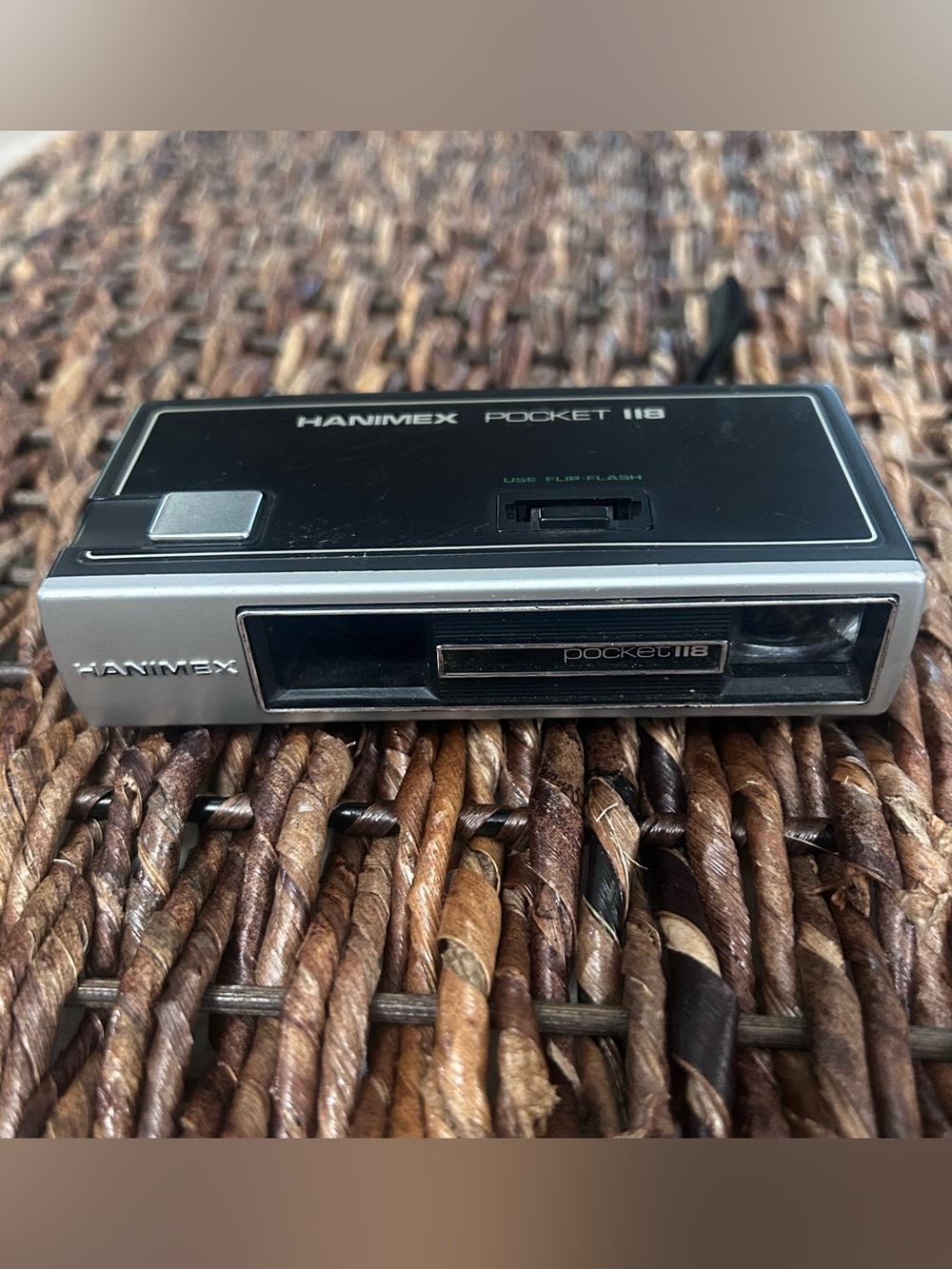 VTG Hanimex Pocket 118 Compact 110 Film Camera Built-In Flash Black Untested